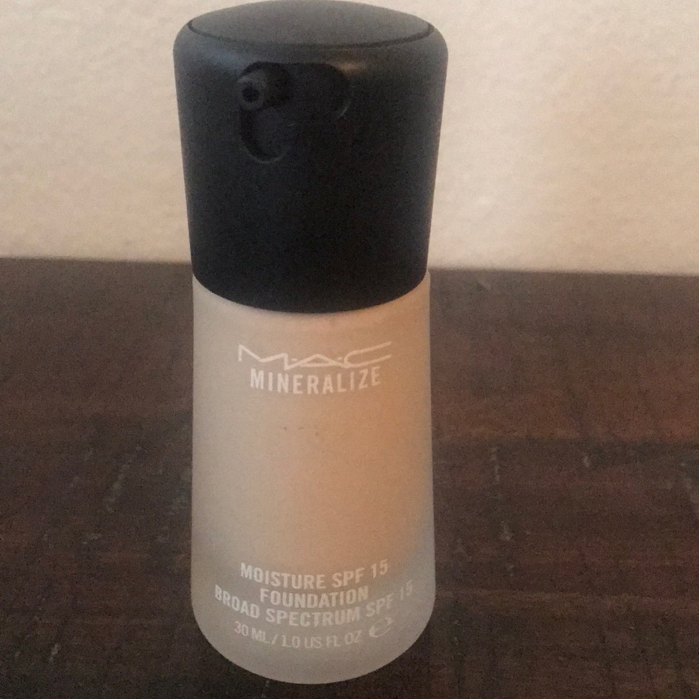 MAC Cosmetics Mineralized Liquid Foundation